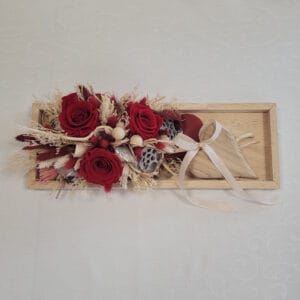 trvacny-romanticky-aranzman-v-dlhej-drevenej-tacke
