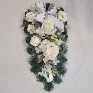 smutocne-pero-z-bielych-ruzi-a-ceciny-28x50-cm